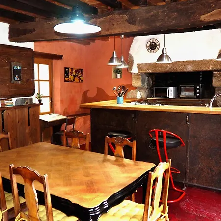 Bretagne Atypique, Dans Un Ancien Couvent Camlez
