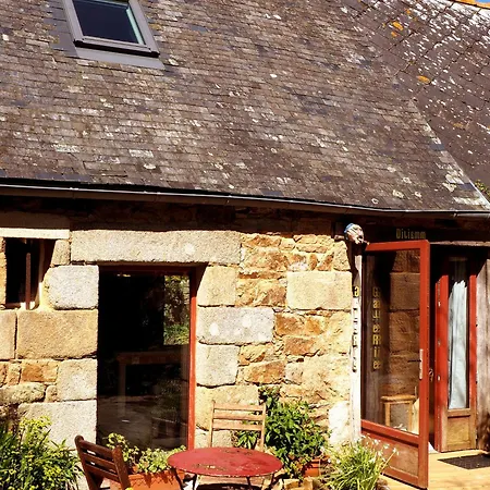 Bretagne Atypique, Dans Un Ancien Couvent Penzion Camlez