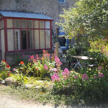 Bretagne Atypique, Dans Un Ancien Couvent Camlez